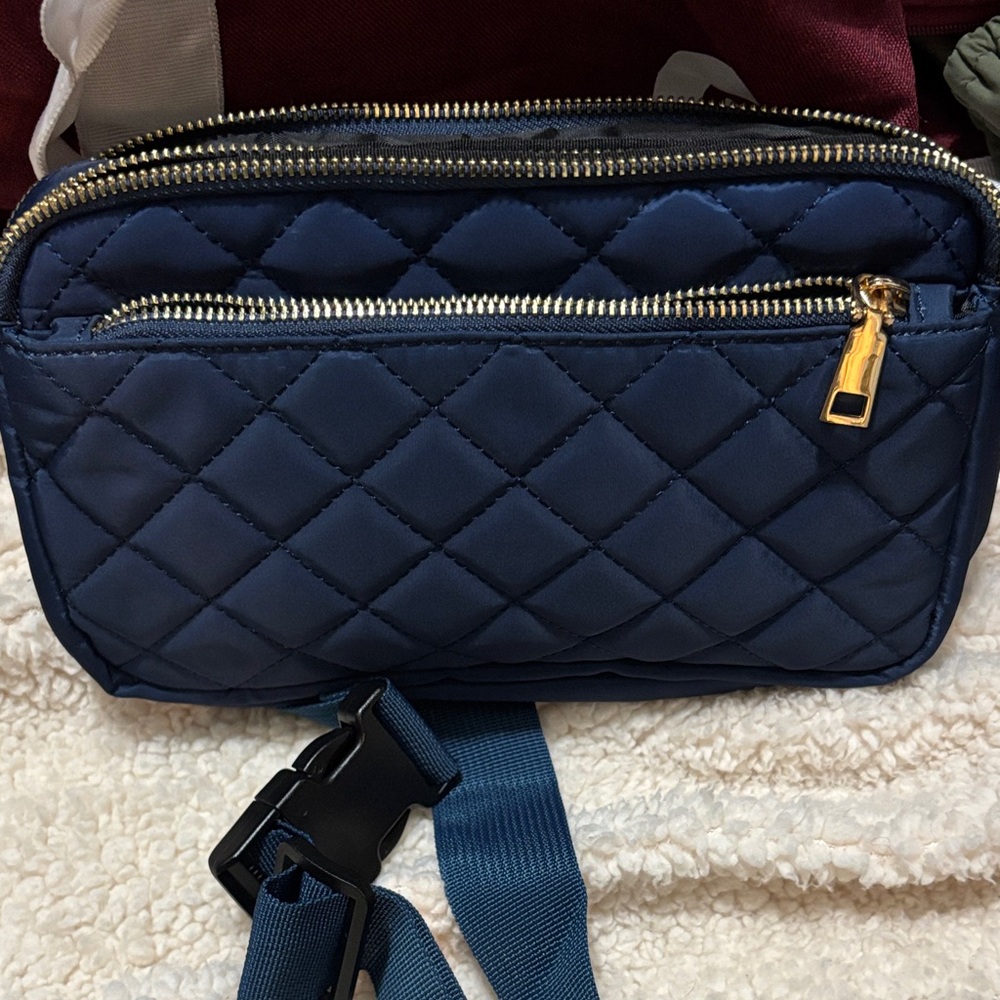 Elegant Navy Quilted Crossbody Bag